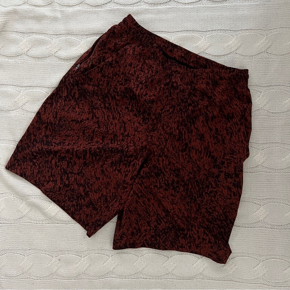 Lululemon Men’s Shorts - Picture 5 of 6
